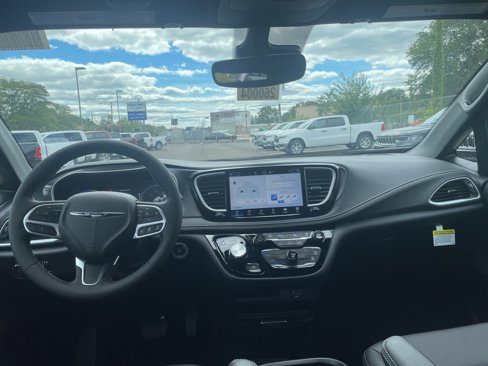 New 2026 Chrysler Pacifica Select image 30