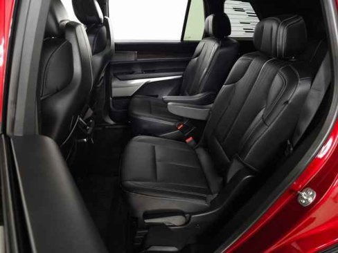 New 2026 Cadillac Vistiq Sport w/ LPO, Floor Liner Package image 32