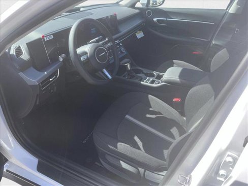 New 2025 Hyundai Sonata SE image 3