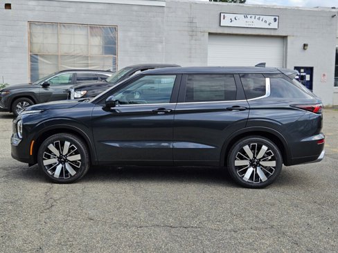 New 2025 Mitsubishi Outlander SE image 2