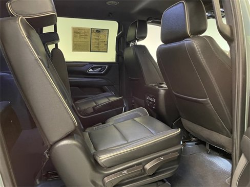 Used 2023 Chevrolet Suburban Premier image 16