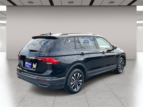 Used 2022 Volkswagen Tiguan S image 3