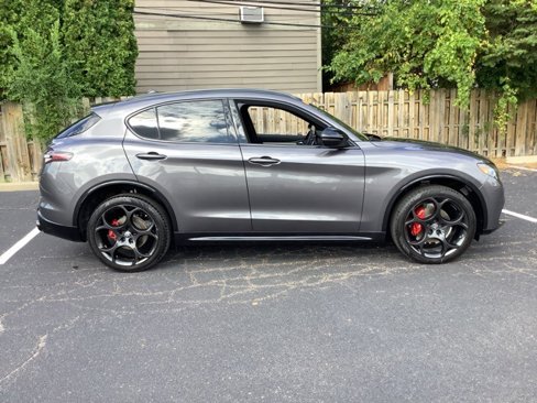 New 2025 Alfa Romeo Stelvio Sprint image 6