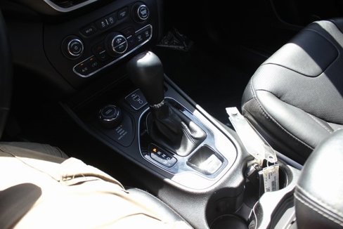Used 2021 Jeep Cherokee Limited image 9