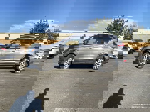 Used 2018 Nissan Rogue SV image 4