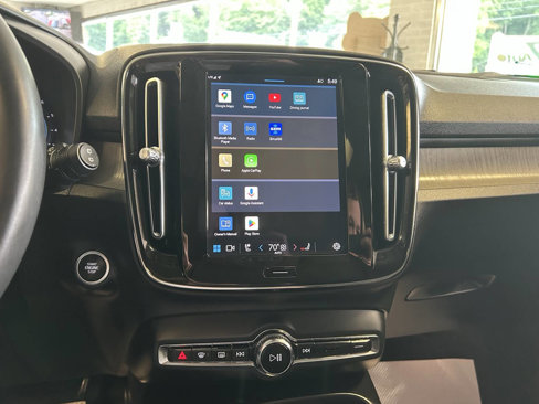 Used 2023 Volvo XC40 B5 Plus image 18