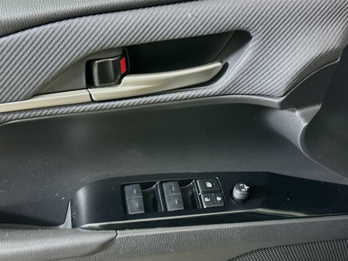Used 2025 Toyota Camry SE image 15