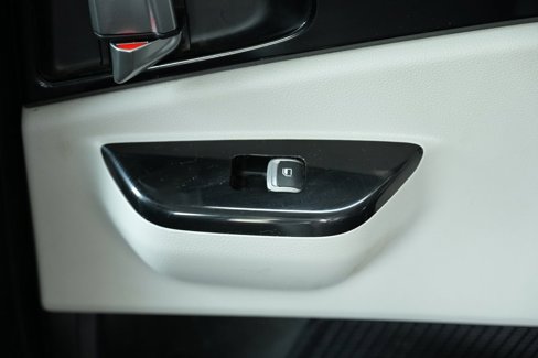 Used 2024 Kia Carnival EX image 29