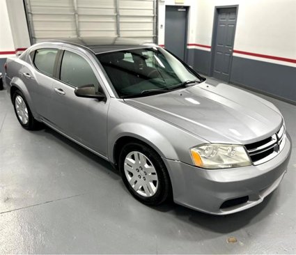 Used 2013 Dodge Avenger SE image 10