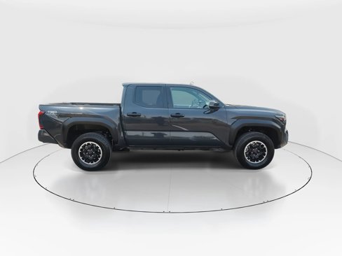 Used 2024 Toyota Tacoma TRD Off-Road image 9