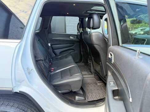 Used 2018 Jeep Grand Cherokee Limited image 15