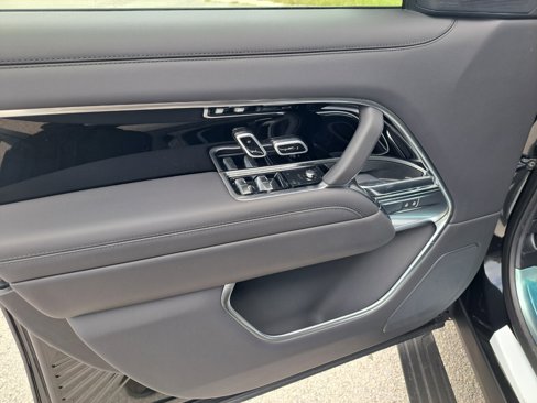 New 2025 Land Rover Range Rover SE image 12