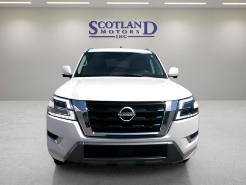 Used 2024 Nissan Armada SL w/ Captain's Chairs Package image 3