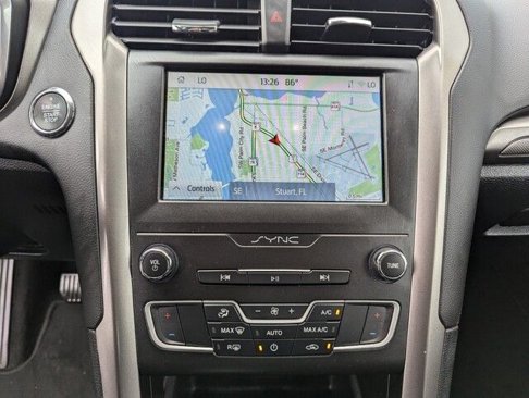 Used 2020 Ford Fusion SE image 21