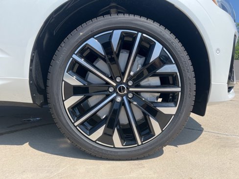 New 2026 Volvo XC60 T8 Ultra image 10