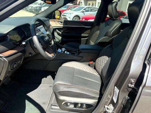 Used 2024 Jeep Grand Cherokee L Summit w/ High Altitude Package image 9