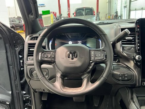 New 2025 RAM 2500 Limited image 32