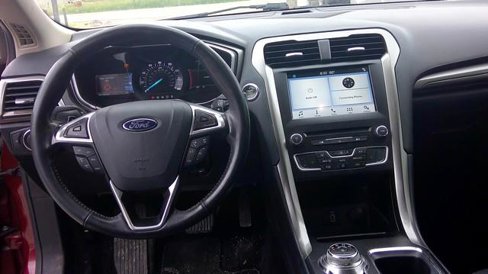 Used 2017 Ford Fusion SE w/ Fusion SE Technology Package image 10
