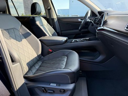 Certified 2025 Volkswagen Atlas SEL Premium R-Line image 23