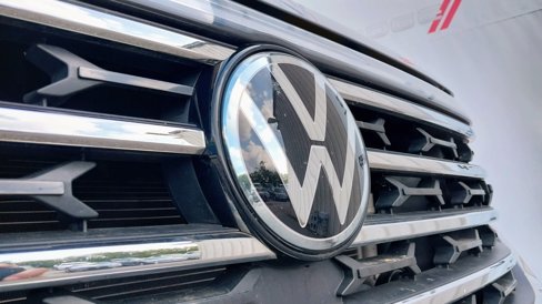 Used 2025 Volkswagen Atlas SE image 2