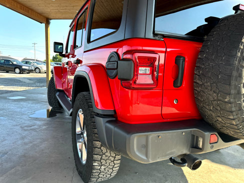 Used 2018 Jeep Wrangler Unlimited Sahara w/ Dual Top Group image 12