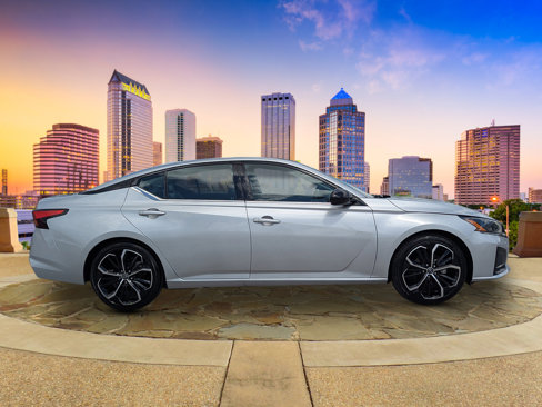 Used 2023 Nissan Altima 2.5 SR image 3