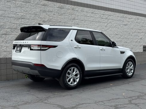 Used 2019 Land Rover Discovery SE image 16