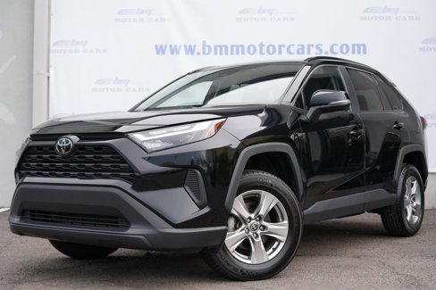 Used 2023 Toyota RAV4 XLE image 2