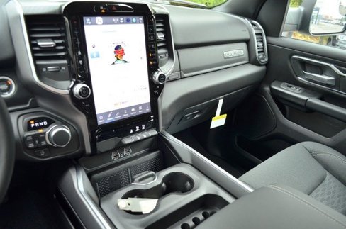 New 2026 RAM 1500 4x4 Crew Cab image 21