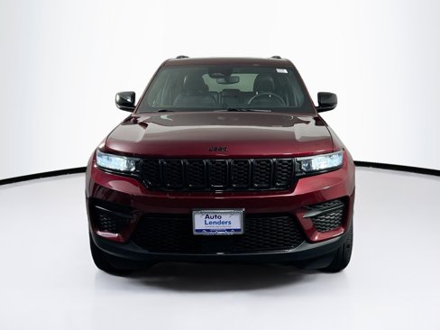Used 2023 Jeep Grand Cherokee Altitude image 2