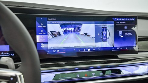 New 2026 BMW 750e xDrive image 29