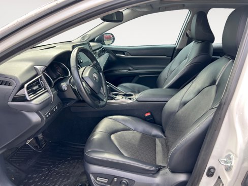 Used 2023 Toyota Camry XSE image 9