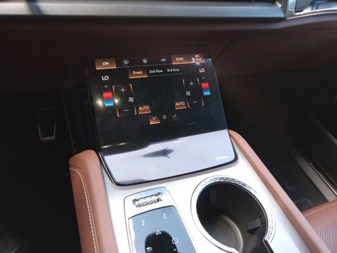 New 2026 Cadillac Vistiq Platinum image 18