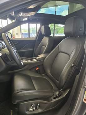 Used 2020 Jaguar F-PACE Premium image 13