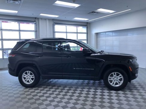 Used 2023 Jeep Grand Cherokee Laredo image 37