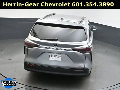 Used 2023 Toyota Sienna XLE image 33