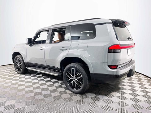 Used 2024 Lexus GX 550 image 6