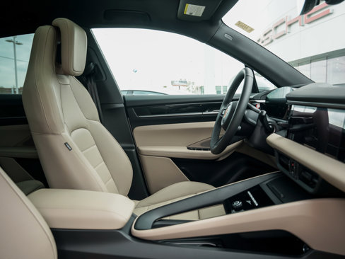 New 2025 Porsche Macan 4S Electric image 33