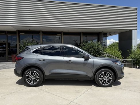 Certified 2025 Ford Escape SE image 8