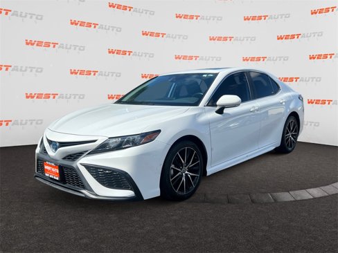 Used 2022 Toyota Camry SE image 1
