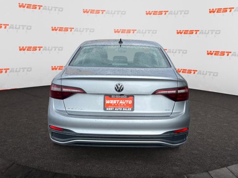 Used 2024 Volkswagen Jetta SE image 4