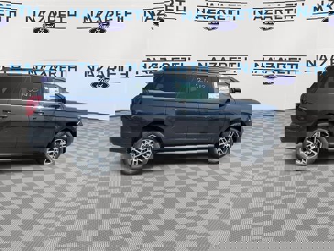 New 2025 Ford Expedition Active image 9