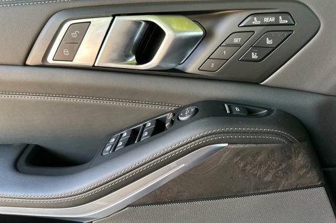 New 2026 BMW X7 M60i image 8