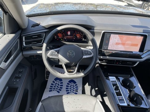 New 2025 Volkswagen Atlas Peak Edition SE image 22