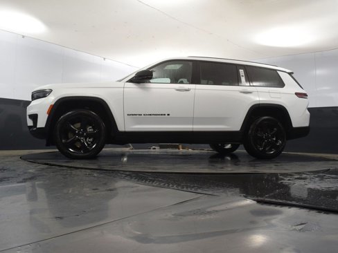 New 2025 Jeep Grand Cherokee L Altitude image 42