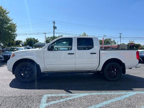 Certified 2021 Nissan Frontier SV w/ Midnight Edition Floor Mats image 8