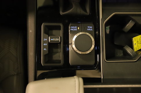 Used 2024 Toyota Tundra Limited image 2