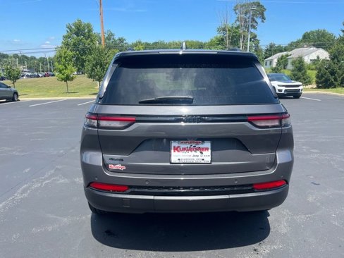 Used 2023 Jeep Grand Cherokee Altitude image 4