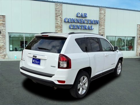 Used 2017 Jeep Compass Latitude image 3