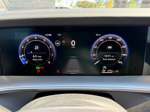 Certified 2025 Volkswagen Tiguan SE image 17